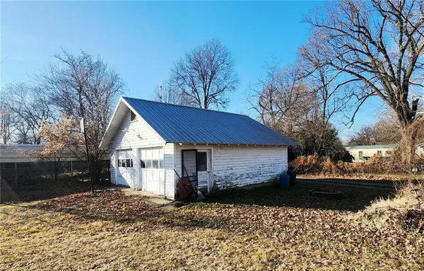 $59,900 | 325 North Pennsylvania Avenue, Columbus, KS 66725