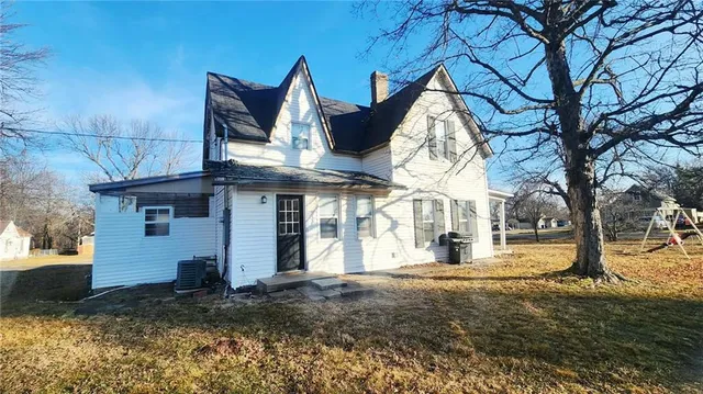 $59,900 | 325 North Pennsylvania Avenue, Columbus, KS 66725