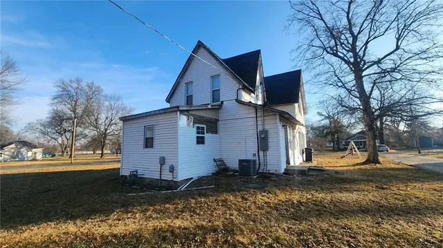 $59,900 | 325 North Pennsylvania Avenue, Columbus, KS 66725