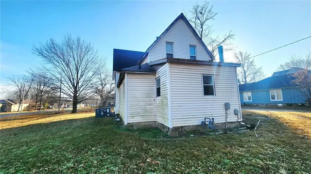 $59,900 | 325 North Pennsylvania Avenue, Columbus, KS 66725