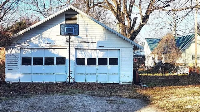 $59,900 | 325 North Pennsylvania Avenue, Columbus, KS 66725