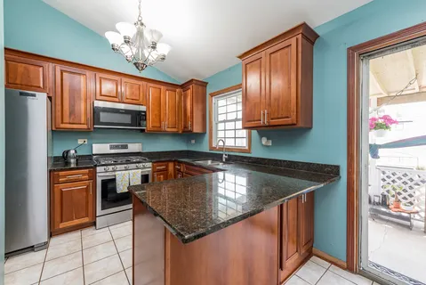 $290,000 | 3332 North Lewis Avenue, Waukegan, IL 60087