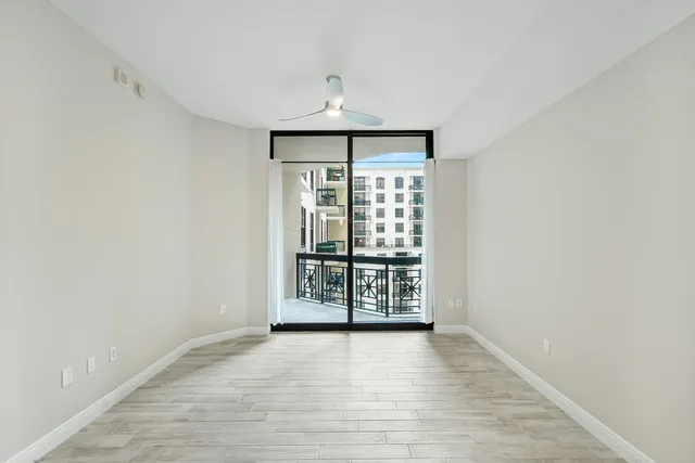 a picture of a bench in a picture