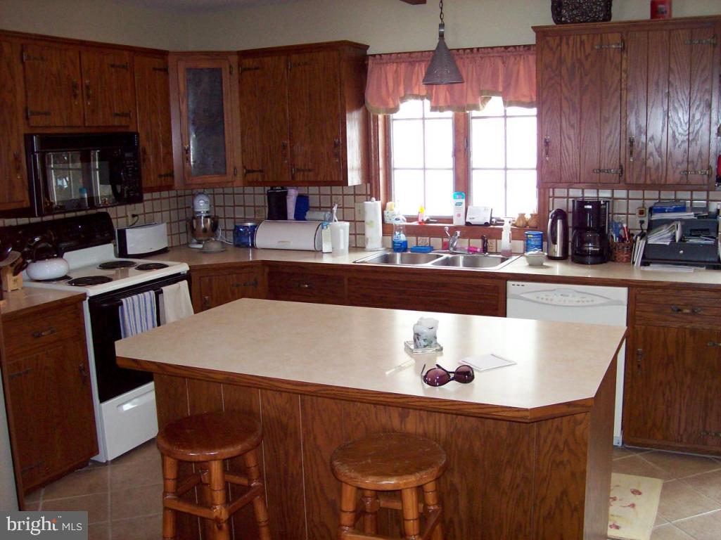 168 Hess Road Quarryville, PA 17566 - Photo 3 of 8 Gallery Image 3
