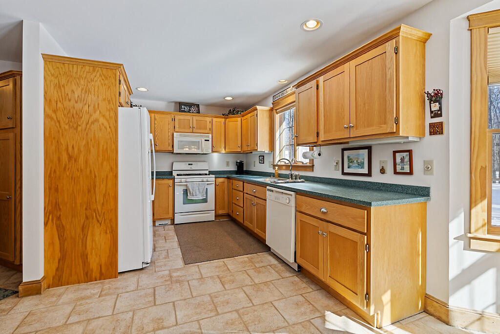 114 Maple Ridge Drive Winthrop, ME 04364 - Photo 16 of 59 27_BP5A0081_DxO_mls