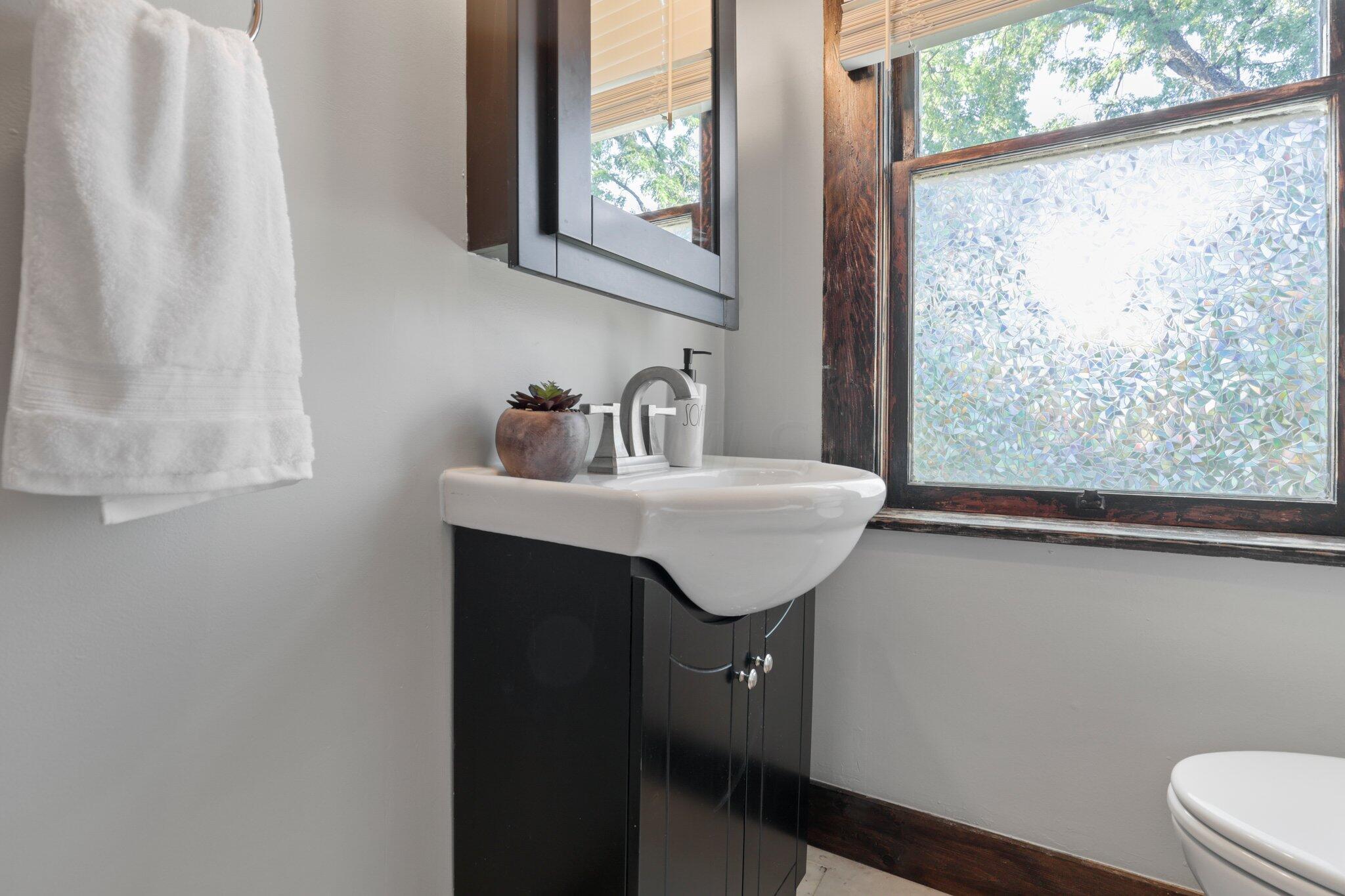 1518 Bryden Road Columbus, OH 43205 - Photo 24 of 41 Updated Bathroom