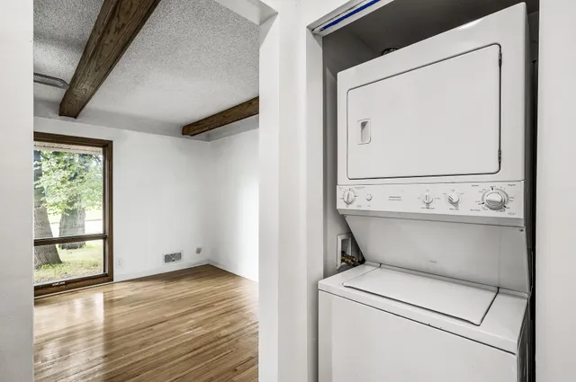 $370,000 | 2583 County Rd F East, St. Paul, MN 55110