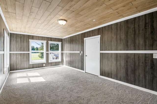 $370,000 | 2583 County Rd F East, St. Paul, MN 55110