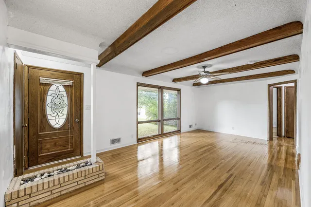 $370,000 | 2583 County Rd F East, St. Paul, MN 55110