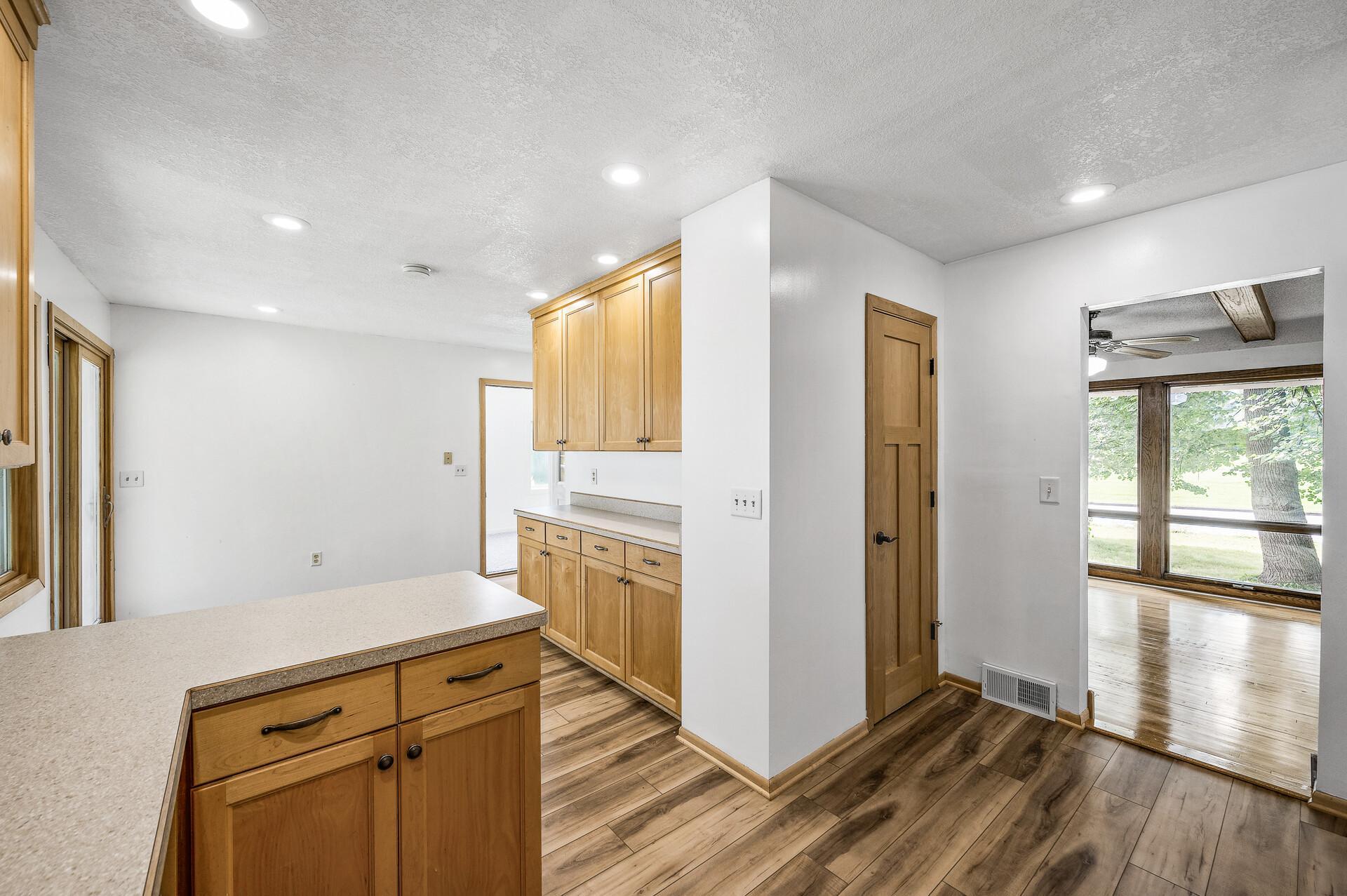 2583 County Rd F East St. Paul, MN 55110 - Photo 9 of 28