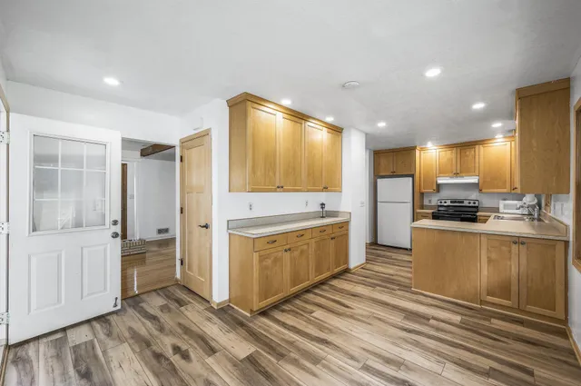 $370,000 | 2583 County Rd F East, St. Paul, MN 55110