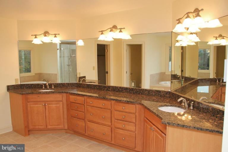 8024 Holland Road Alexandria, VA 22306 - Photo 13 of 17 Master Bath