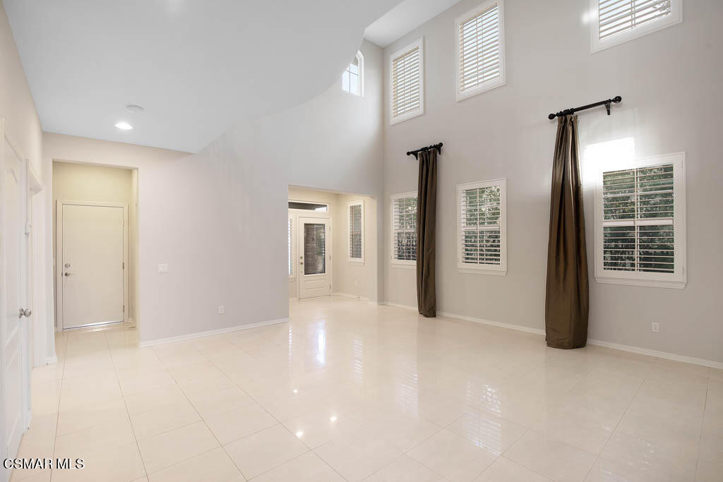 20828 Vercelli Way Porter Ranch, CA 91326 - Photo 11 of 59 20828 Vercelli Way - HsHProd-51.jpeg