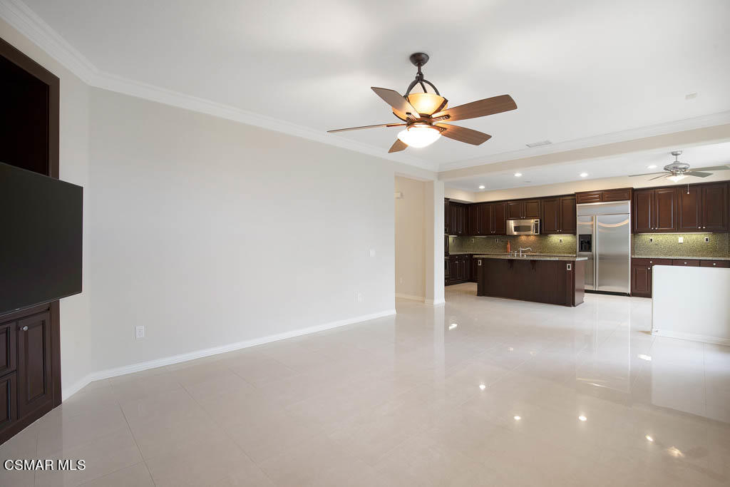 20828 Vercelli Way Porter Ranch, CA 91326 - Photo 18 of 59 20828 Vercelli Way - HsHProd-60.jpeg