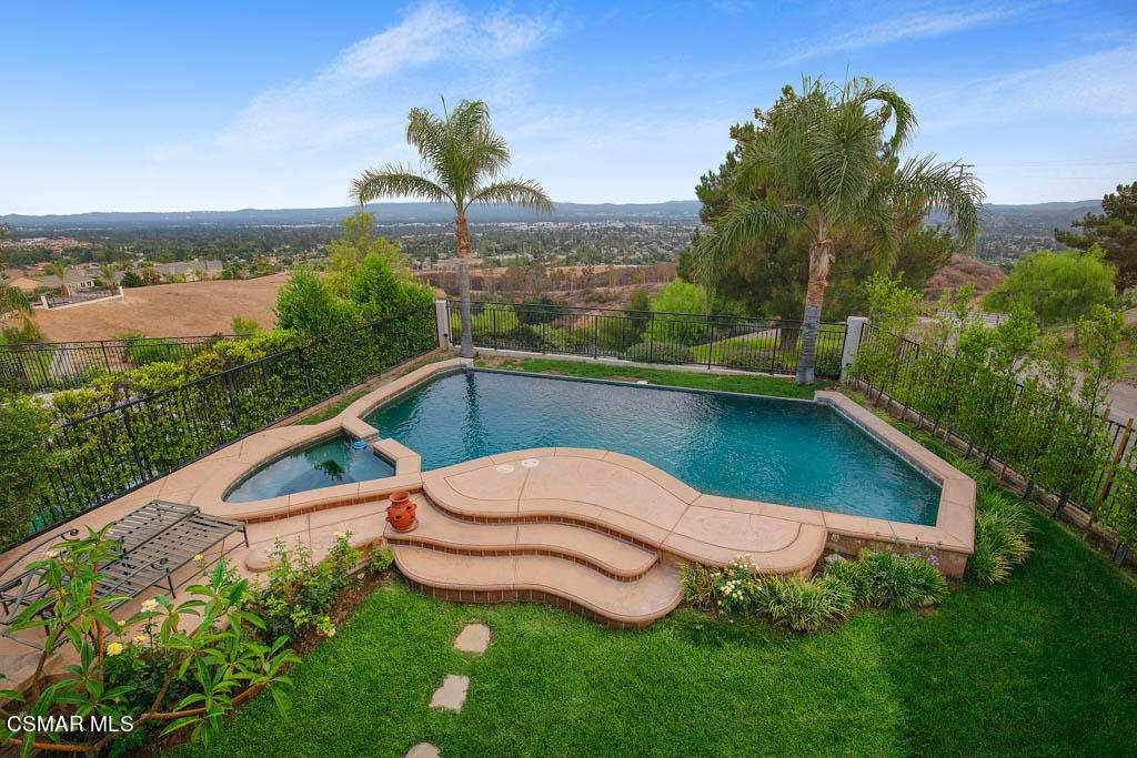 20828 Vercelli Way Porter Ranch, CA 91326 - Photo 36 of 59 20828 Vercelli Way - HsHProd-62.jpeg