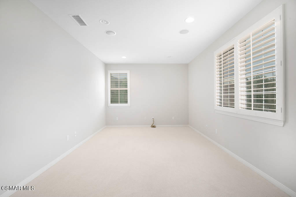 20828 Vercelli Way Porter Ranch, CA 91326 - Photo 38 of 59 20828 Vercelli Way - HsHProd-21.jpeg