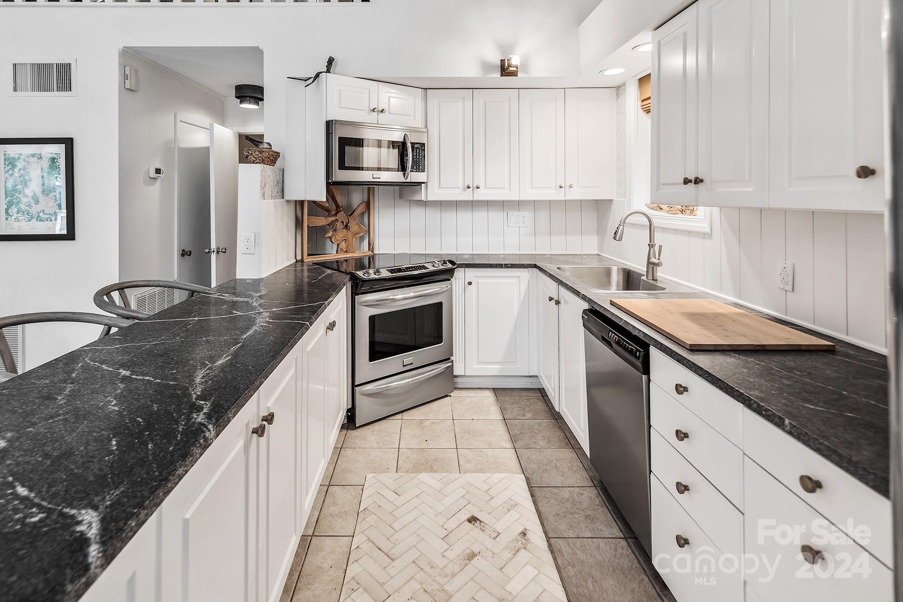 5499 Cypress Road Clover, SC 29710 - Photo 9 of 37