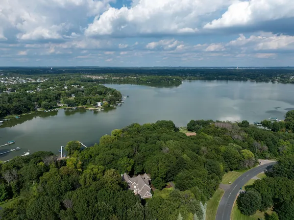 $2,990,000 | 9550 Foxford Road, Chanhassen, MN 55317