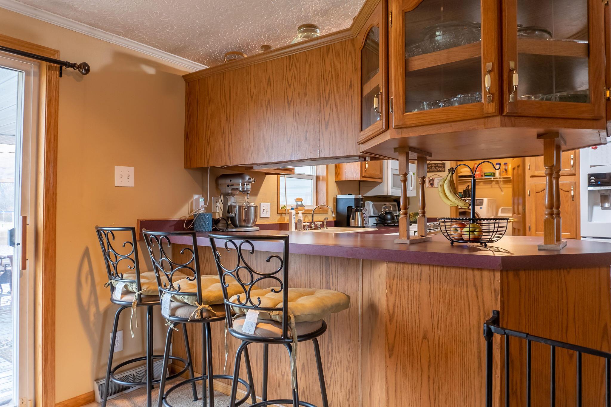 1514 Crissinger Road Marion, OH 43302 - Photo 22 of 42 Breakfast Bar