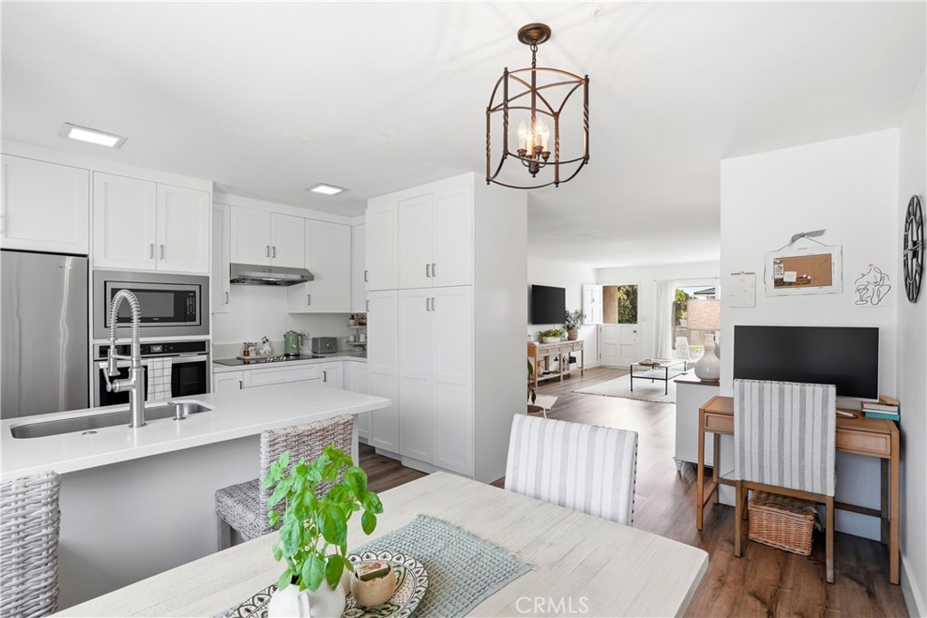1228 Rutland Road, Unit 6 Newport Beach, CA 92660 - Photo 1 of 21