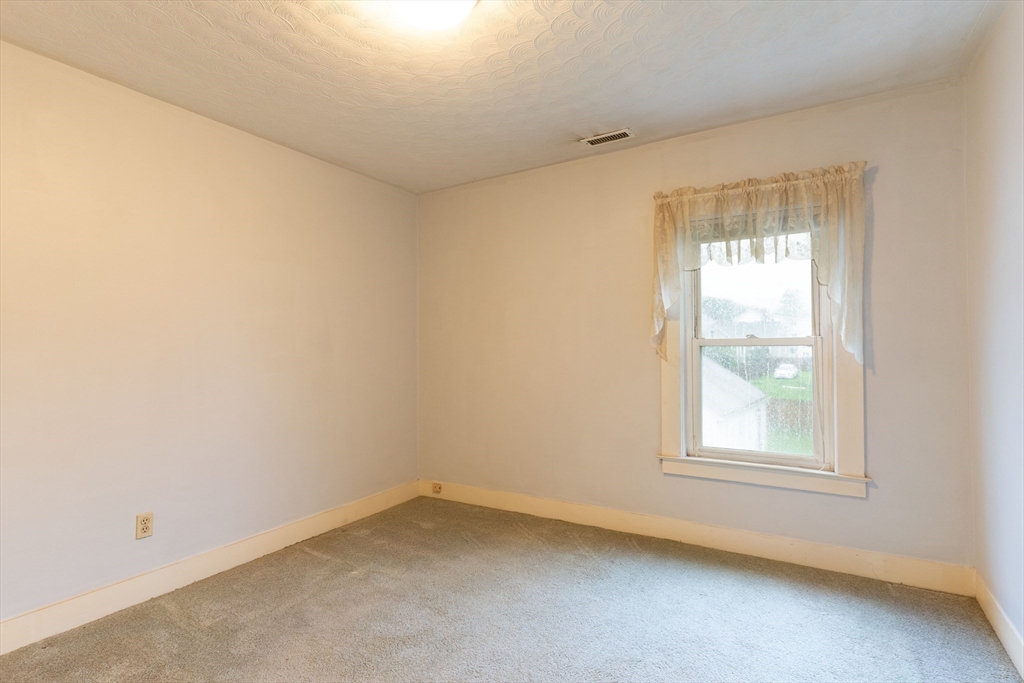 6 Maynard Street Webster, MA 01570 - Photo 28 of 39 Gallery Image 28