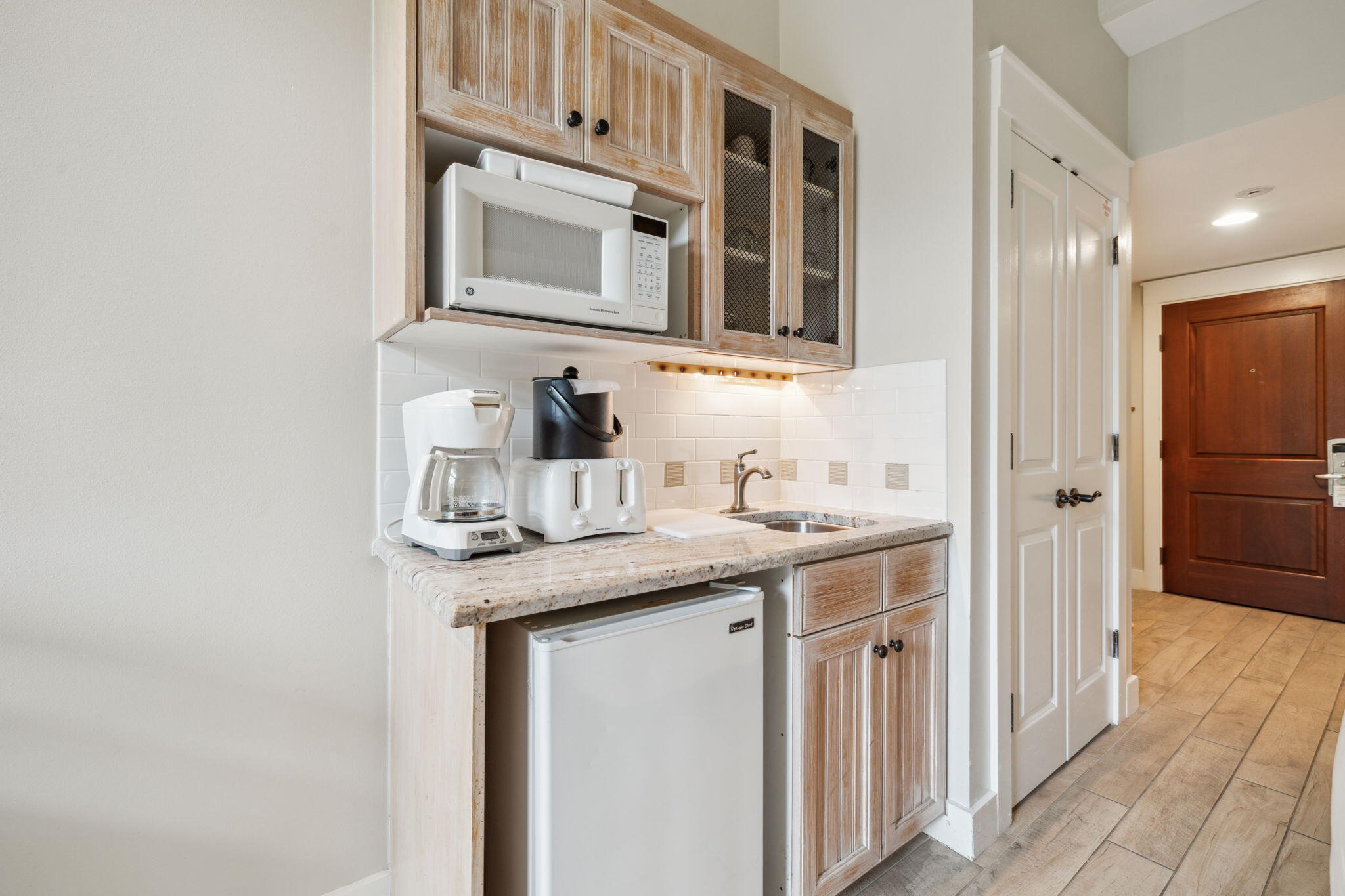 9300 Baytowne Wharf Boulevard, Unit 523 Miramar Beach, FL 32550 - Photo 10 of 61 5 Kitchenette 2