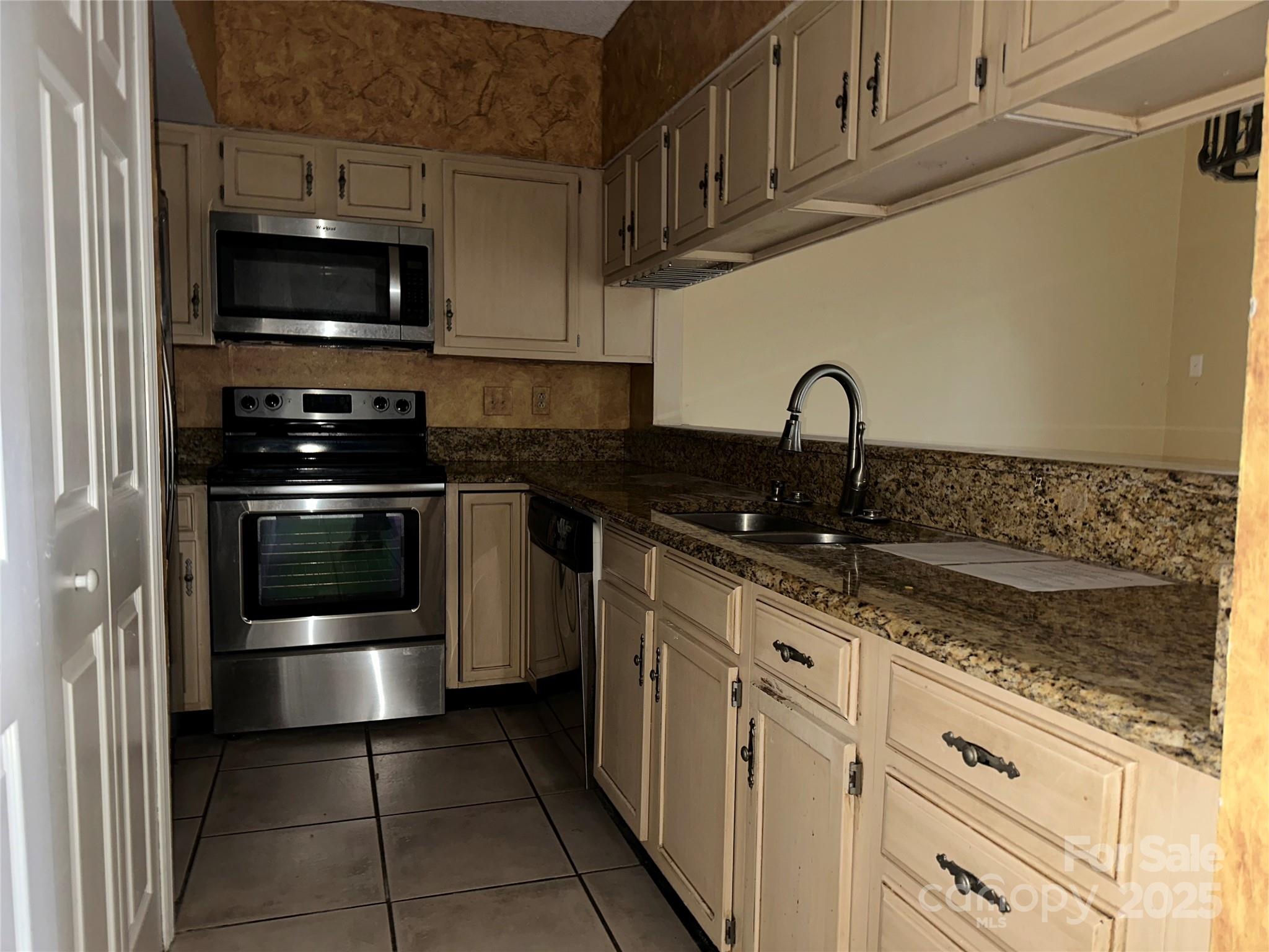 20123 Henderson Road, Unit L Cornelius, NC 28031 - Photo 8 of 19