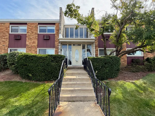 $214,900 | 1313 Rebecca Road, Unit 118, Lombard, IL 60148
