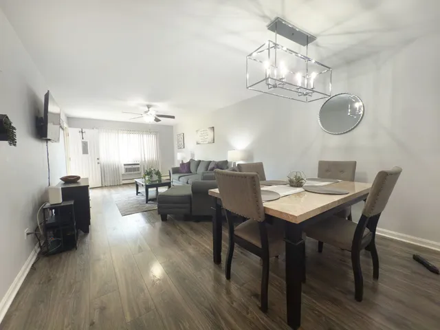 $214,900 | 1313 Rebecca Road, Unit 118, Lombard, IL 60148