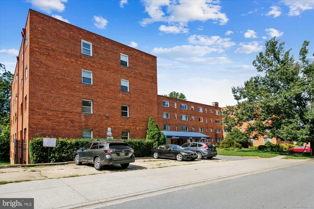 $140,000 | 116 Lee Avenue, Unit 303, Takoma Park, MD 20912