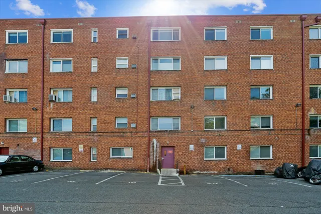 $140,000 | 116 Lee Avenue, Unit 303, Takoma Park, MD 20912