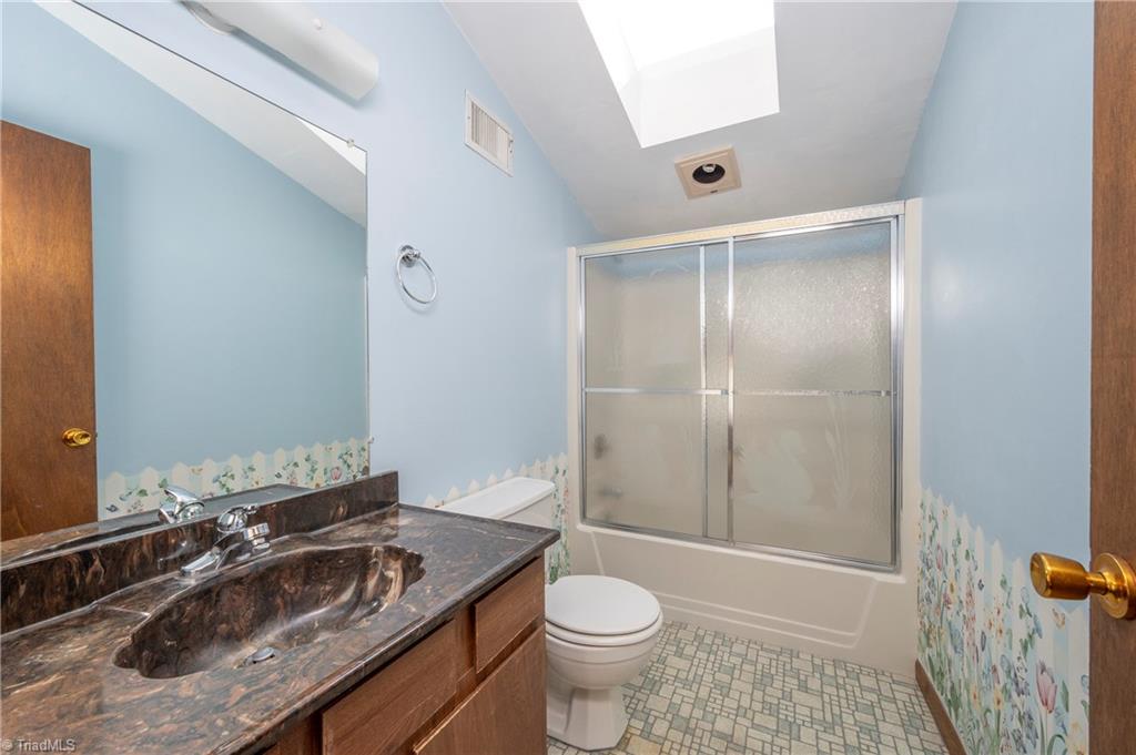 6676 Styers Ferry Road Clemmons, NC 27012 - Photo 17 of 36 Upper Level Bath