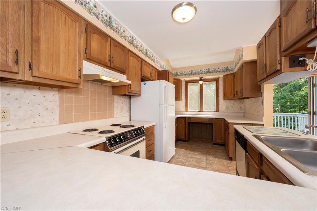 6676 Styers Ferry Road Clemmons, NC 27012 - Photo 10 of 36 Kitchen