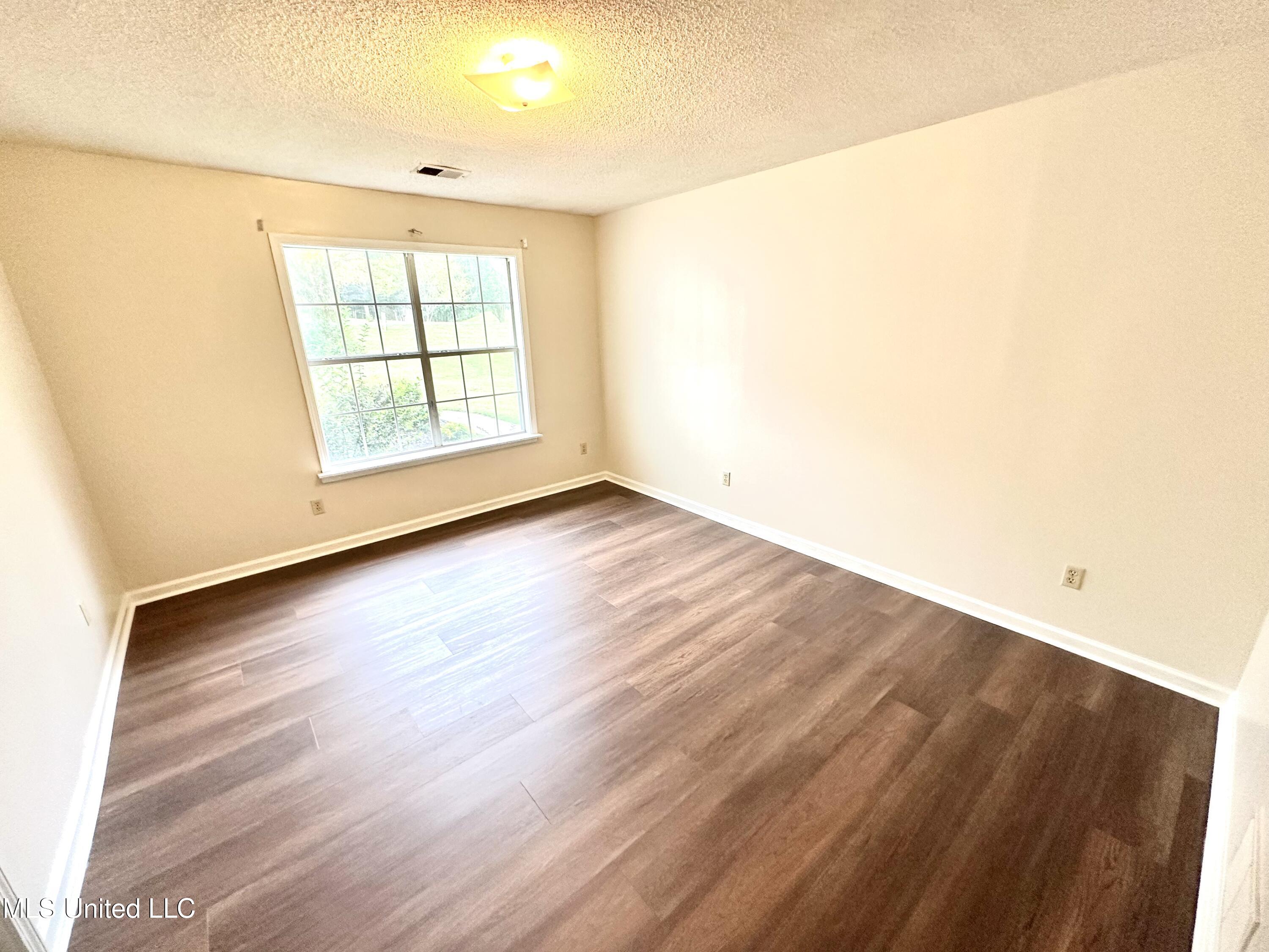 4292 Starlanding Road East Southaven, MS 38672 - Photo 11 of 23 IMG_3794