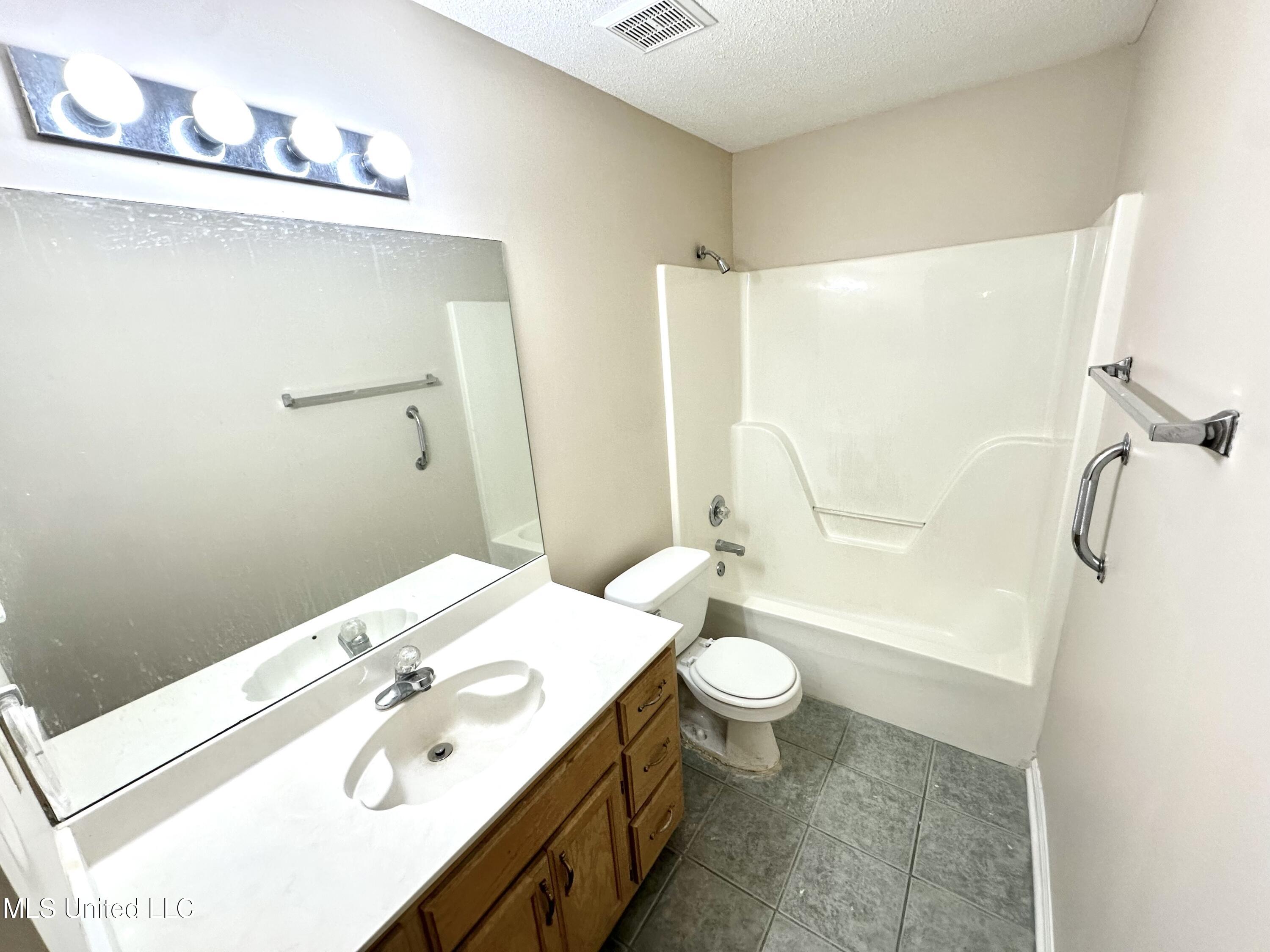 4292 Starlanding Road East Southaven, MS 38672 - Photo 18 of 23 IMG_3801