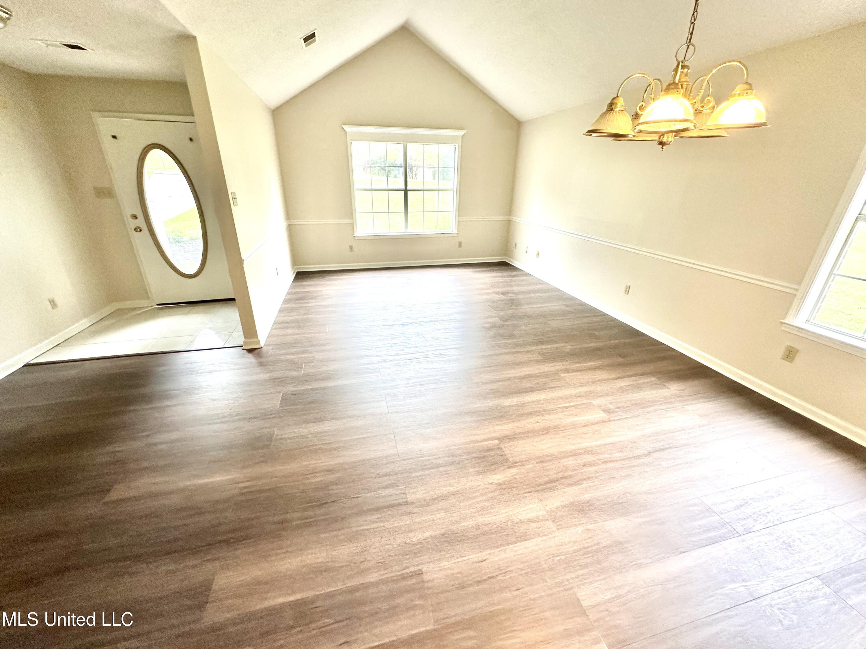 4292 Starlanding Road East Southaven, MS 38672 - Photo 2 of 23 IMG_3806