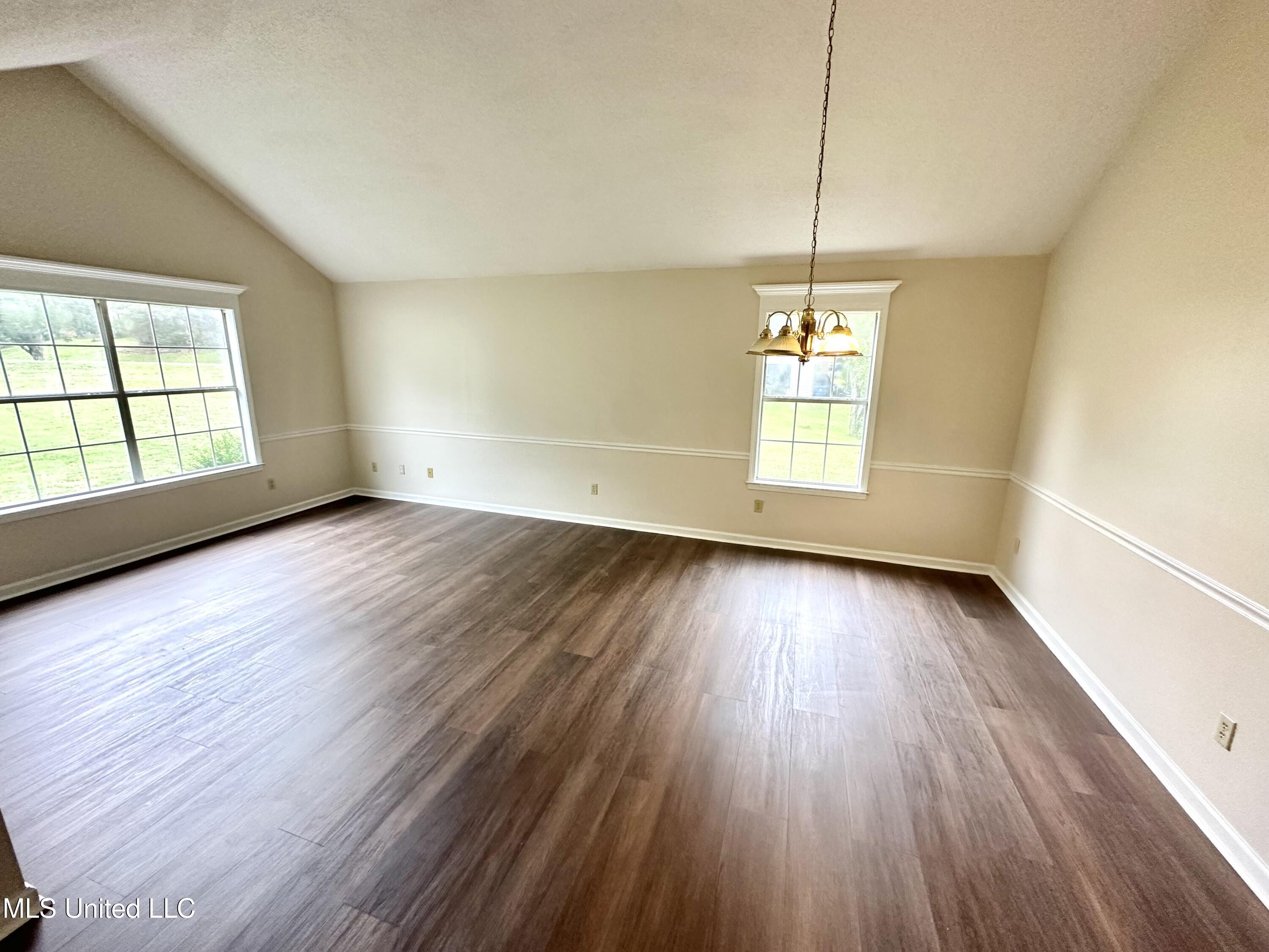 4292 Starlanding Road East Southaven, MS 38672 - Photo 3 of 23 IMG_3807