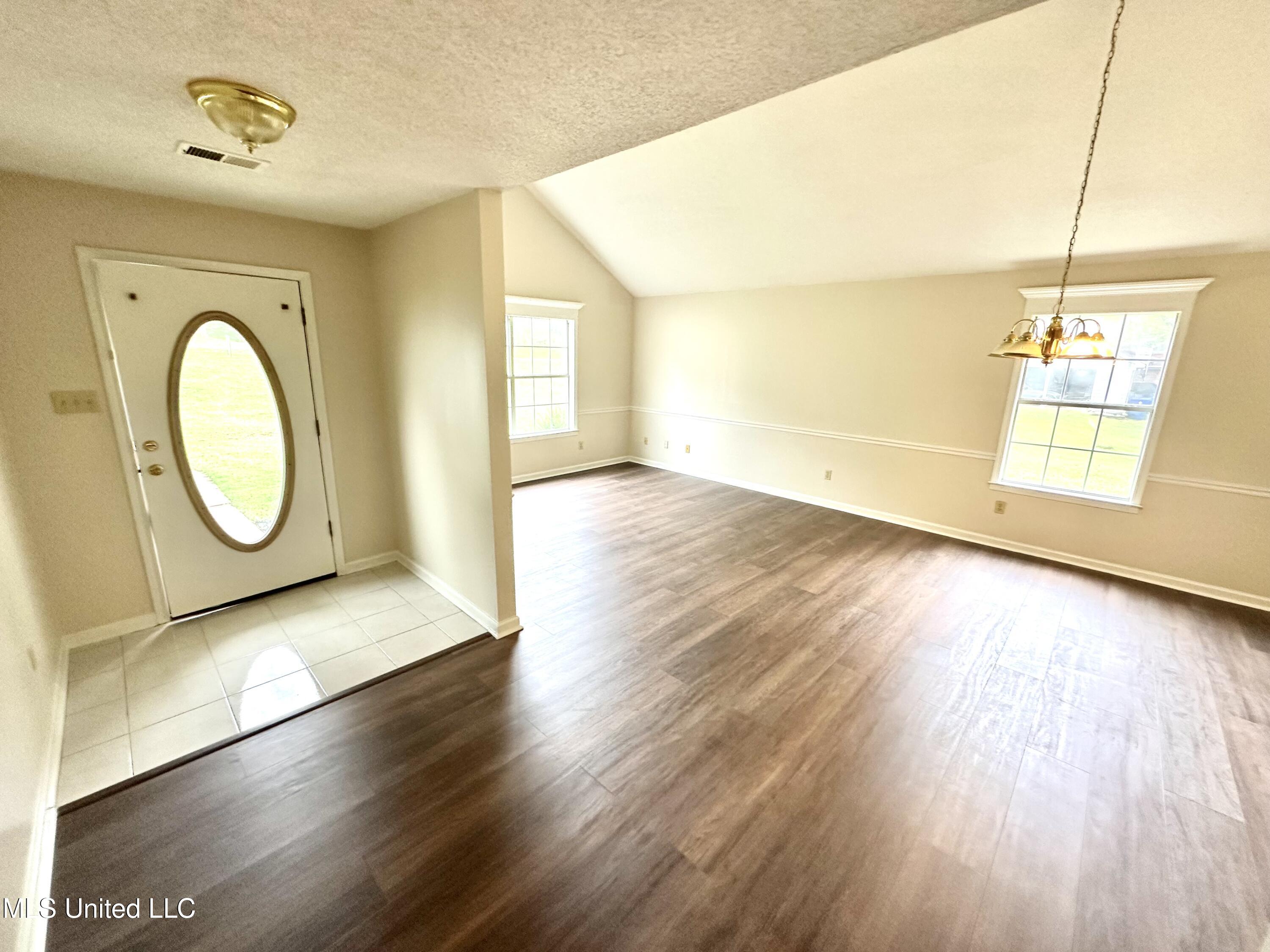 4292 Starlanding Road East Southaven, MS 38672 - Photo 9 of 23 IMG_3789