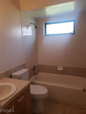 $1,050 | 622 Southeast 13th Court, Unit 2, Cape Coral, FL 33990