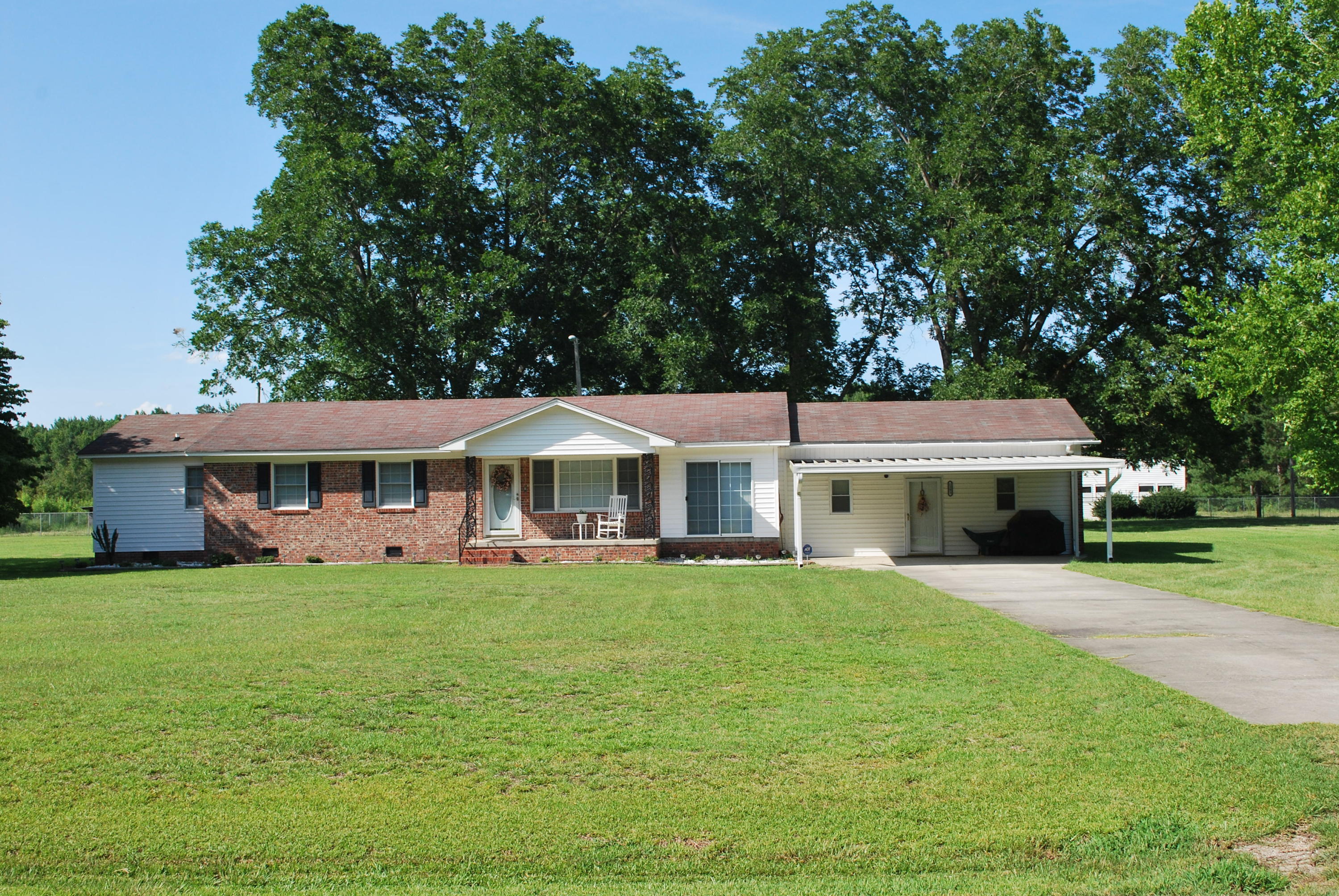 1293 Thompson Road Bennettsville, SC 29512 - Photo 1 of 20 DSC_0961
