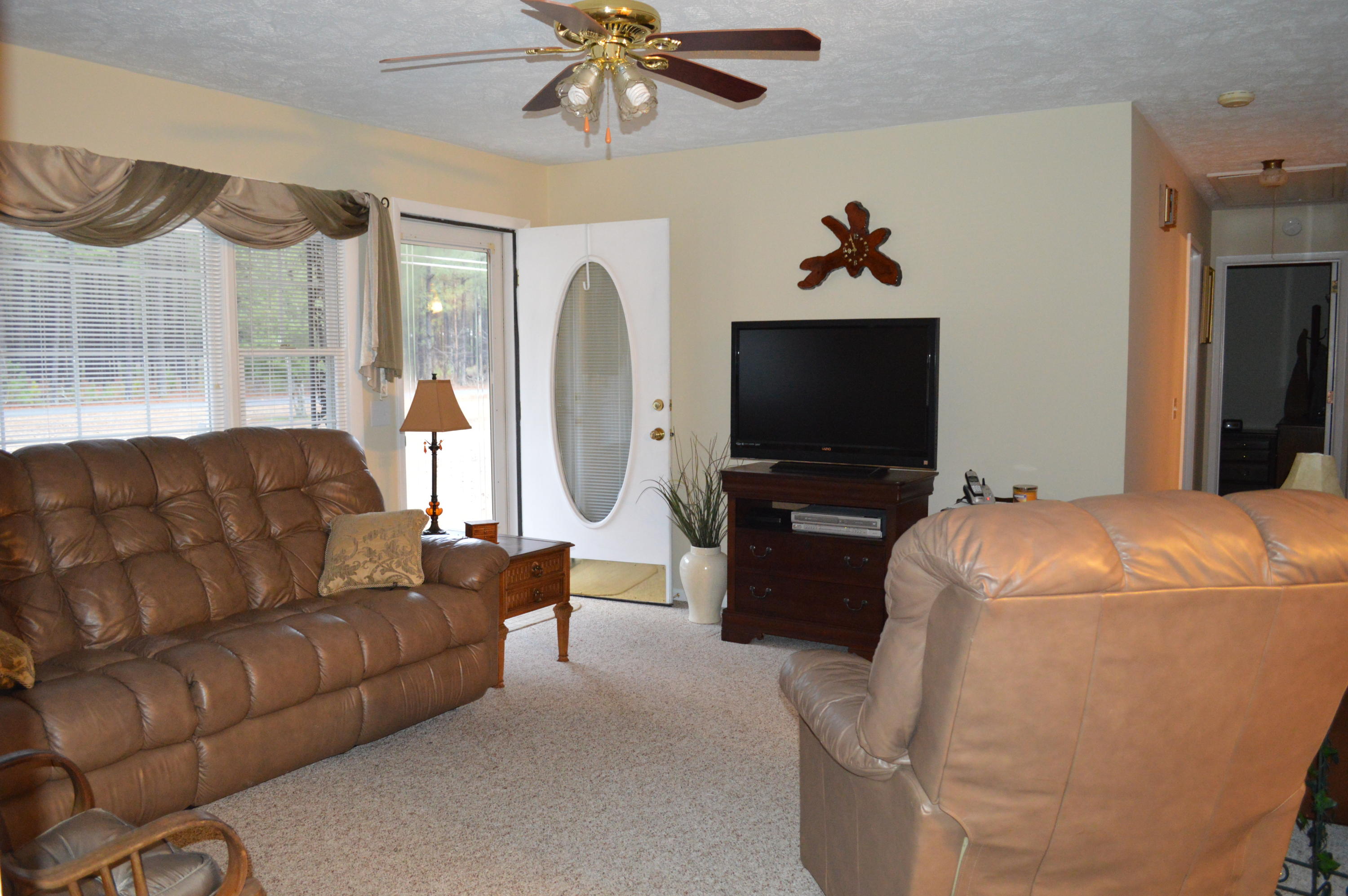 1293 Thompson Road Bennettsville, SC 29512 - Photo 8 of 20 DSC_0690
