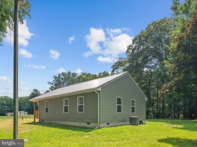 a view of a backyard of the house