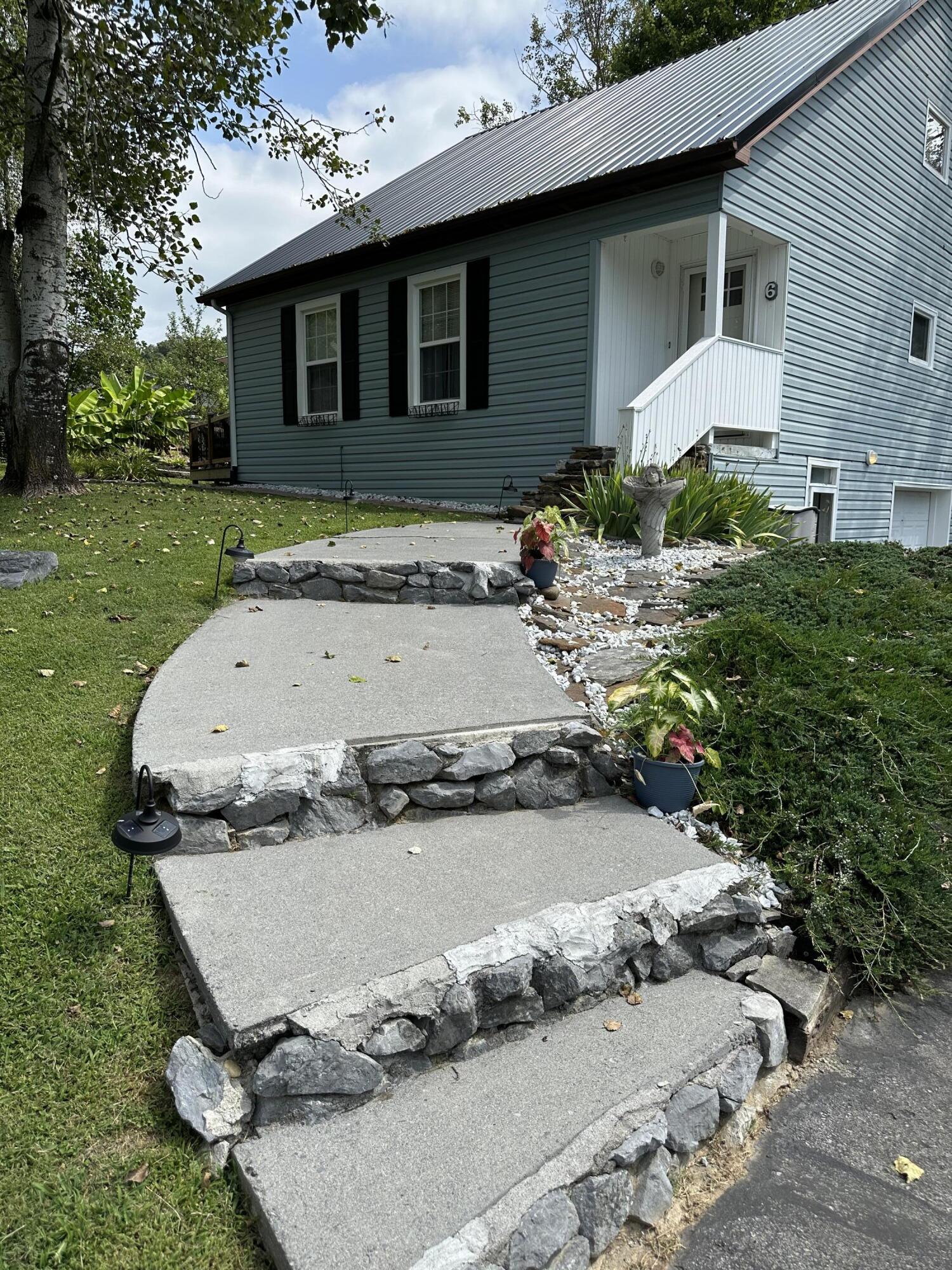 6 Reston Court Johnson City, TN 37601 - Photo 3 of 142 3