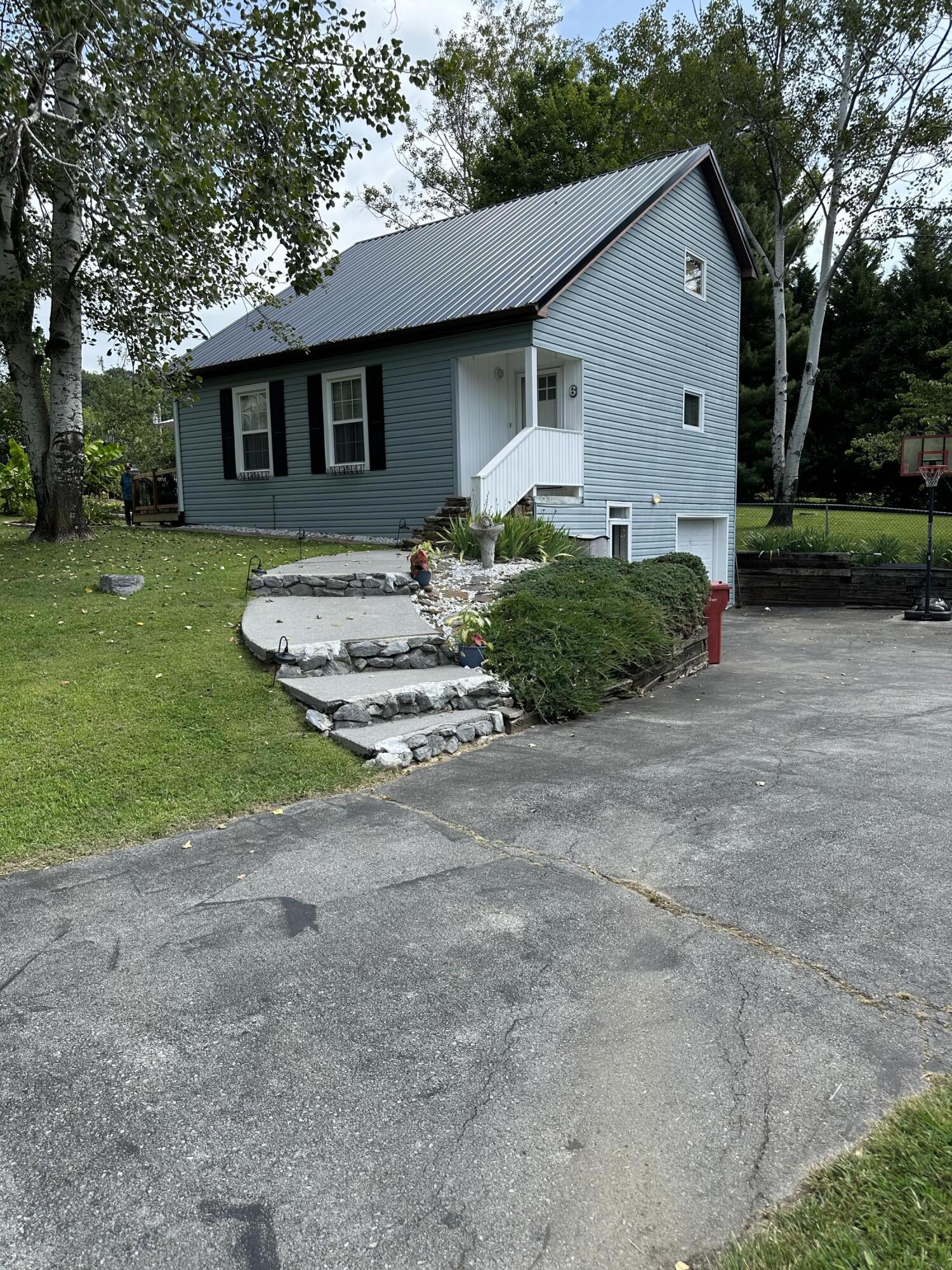 6 Reston Court Johnson City, TN 37601 - Photo 4 of 142 4