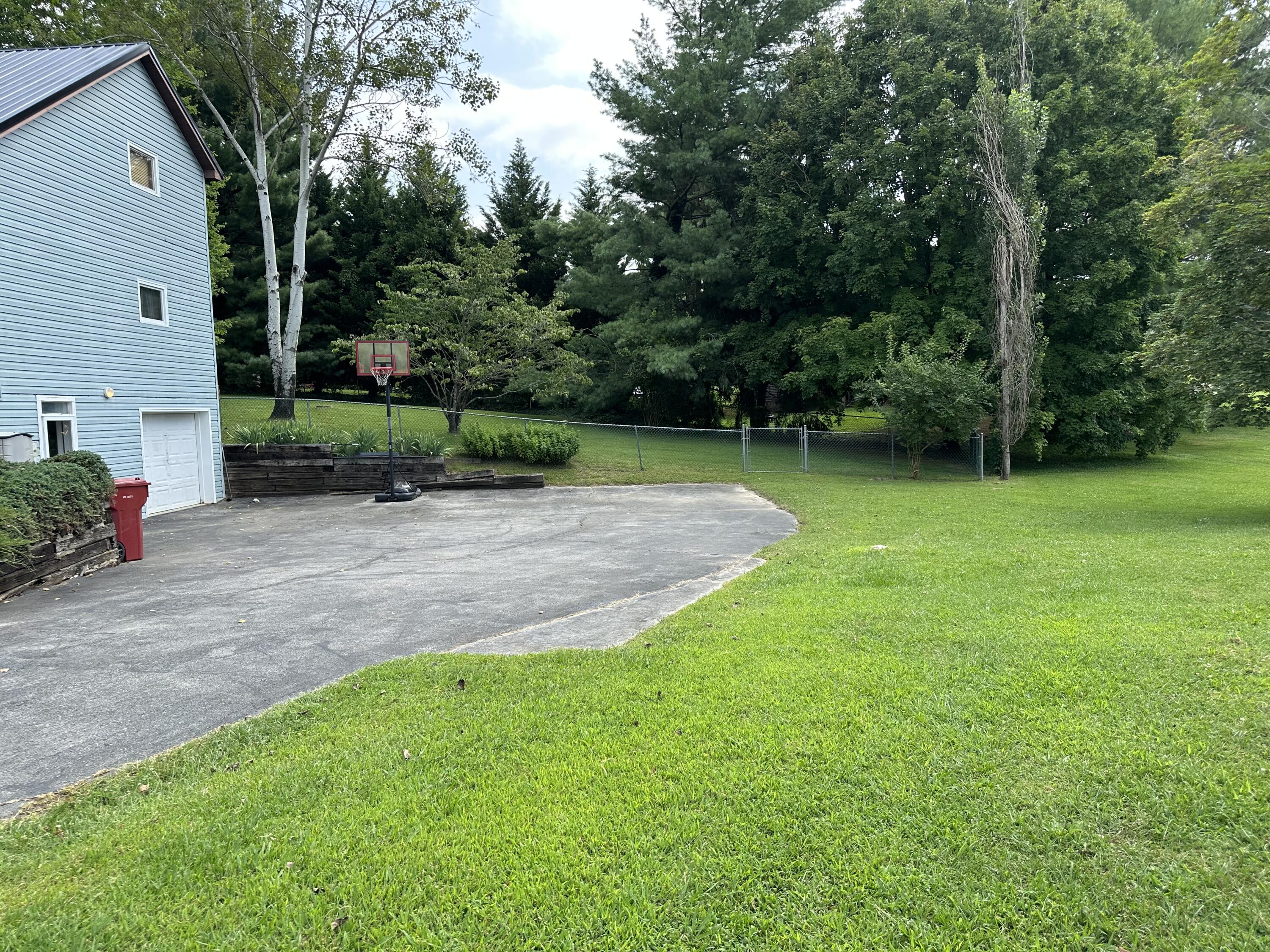 6 Reston Court Johnson City, TN 37601 - Photo 8 of 142 8