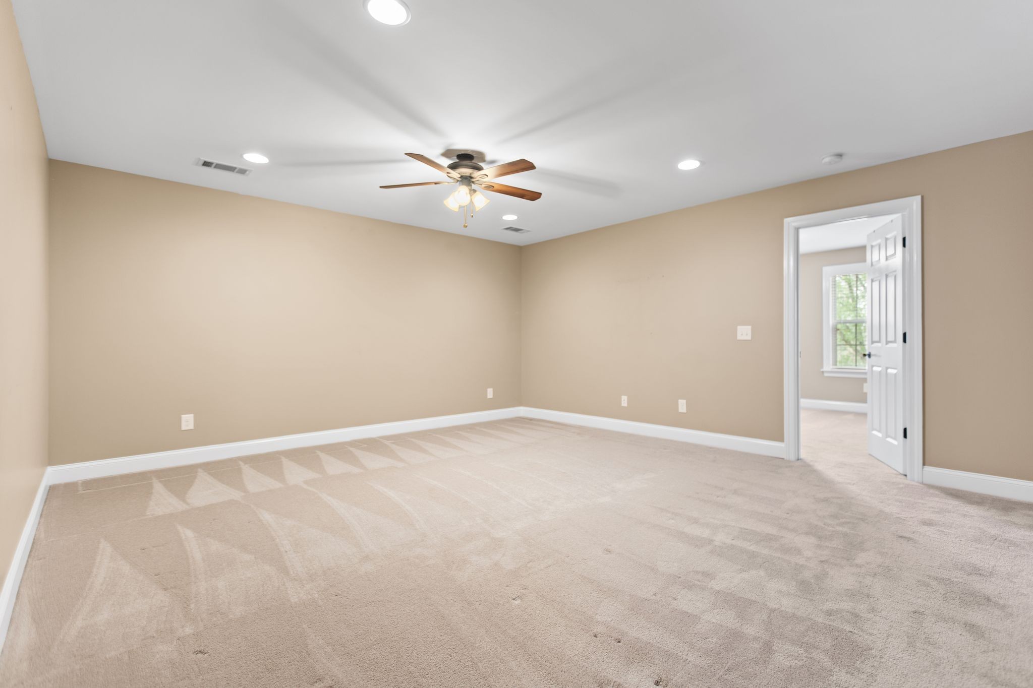 161 Chester Stevens Road Franklin, TN 37067 - Photo 27 of 37 an empty room with a ceiling fan and a window