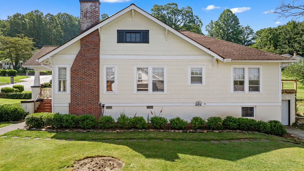 46 Dillard Street Murphy, NC 28906 - Photo 20 of 73 a front view of a house with a yard