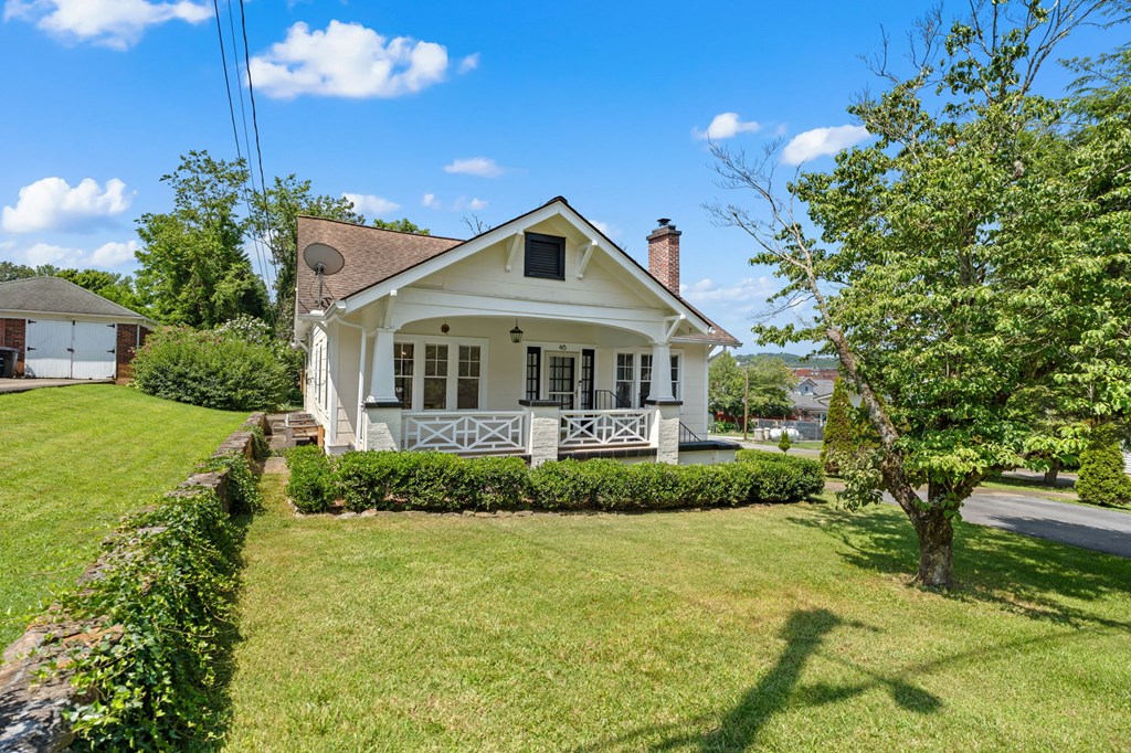 46 Dillard Street Murphy, NC 28906 - Photo 28 of 73 a front view of a house with garden
