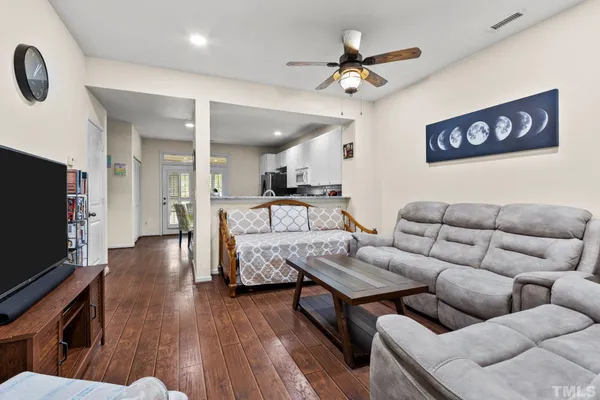 $1,895 | 236 Duck Mill Circle, Cary, NC 27519