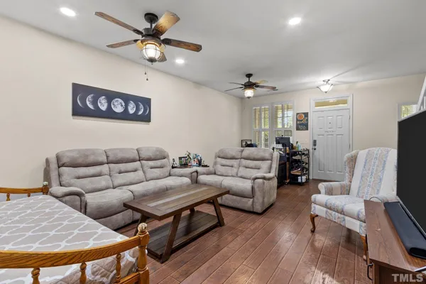 $1,895 | 236 Duck Mill Circle, Cary, NC 27519